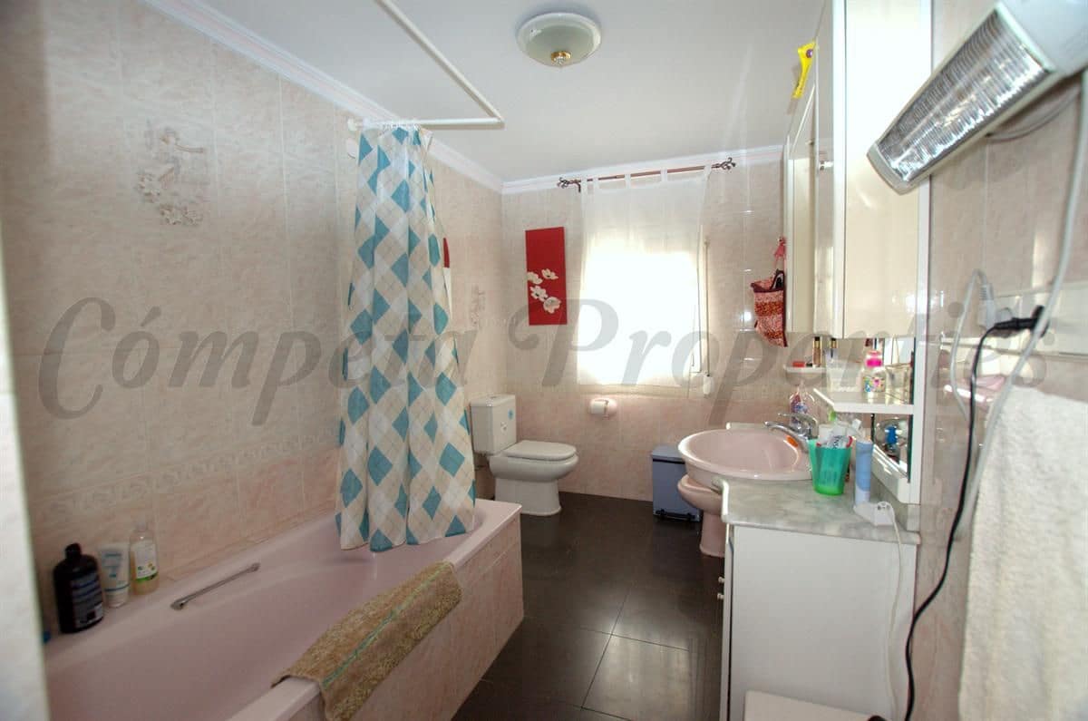 4 quarto Comercial para venda em Competa - 550 000 € (Ref: 10076235)