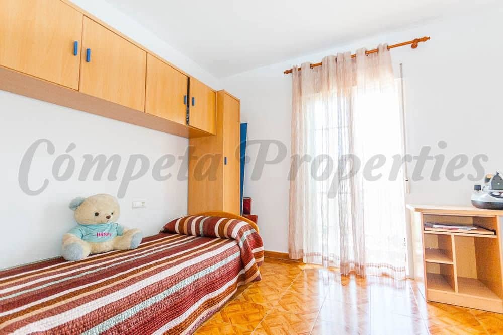 4 Zimmer Haus zu vermieten in Sedella - 750 € (Ref: 10076242)