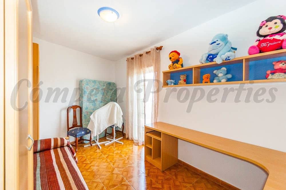 4 Zimmer Haus zu vermieten in Sedella - 750 € (Ref: 10076242)