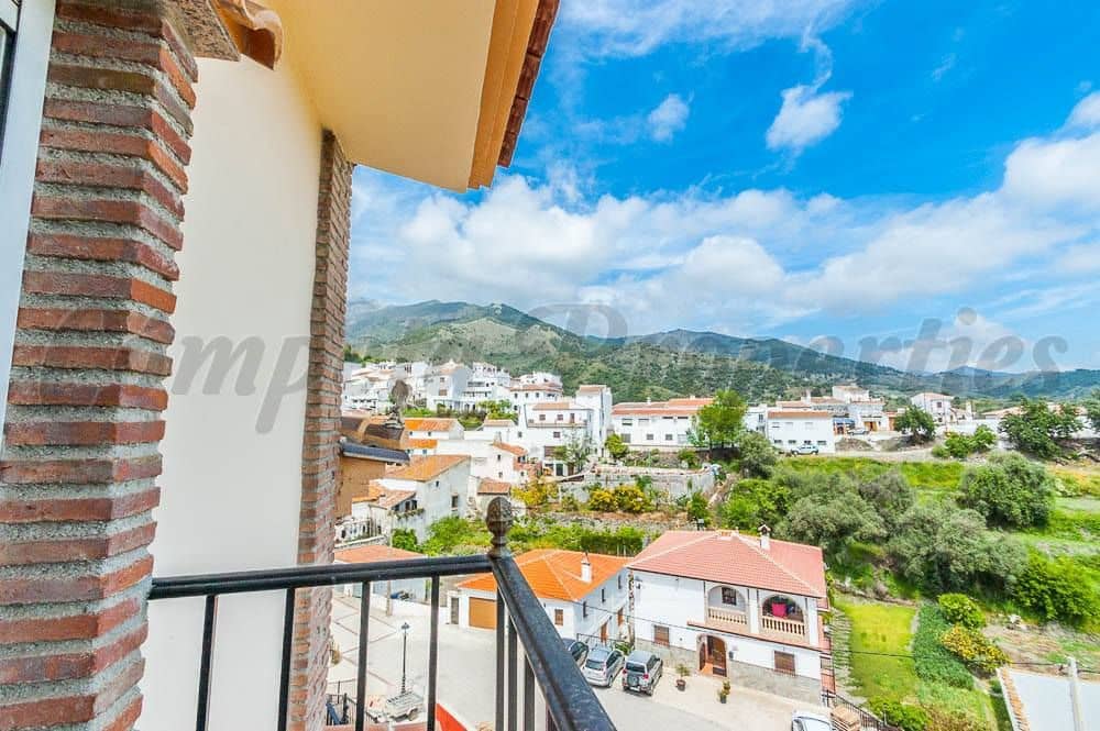 4 Zimmer Haus zu vermieten in Sedella - 750 € (Ref: 10076242)