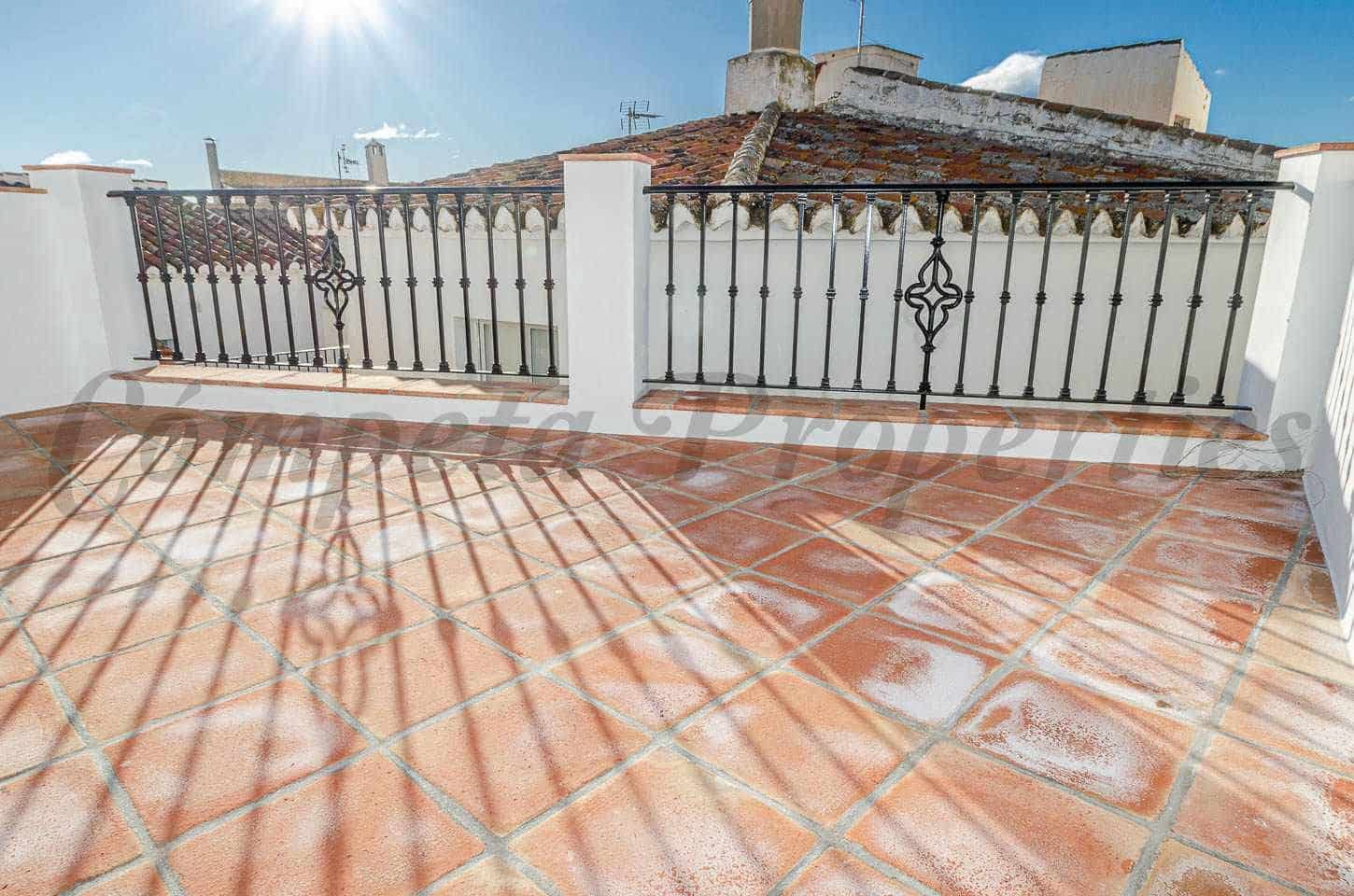 2 makuuhuone Omakotitalo myytävänä paikassa Sedella - 189 000 € (Ref: 10076243)