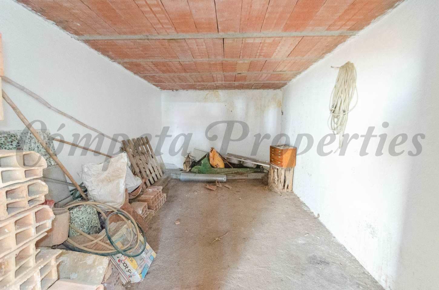 Omakotitalo myytävänä paikassa Salares - 41 000 € (Ref: 10076249)
