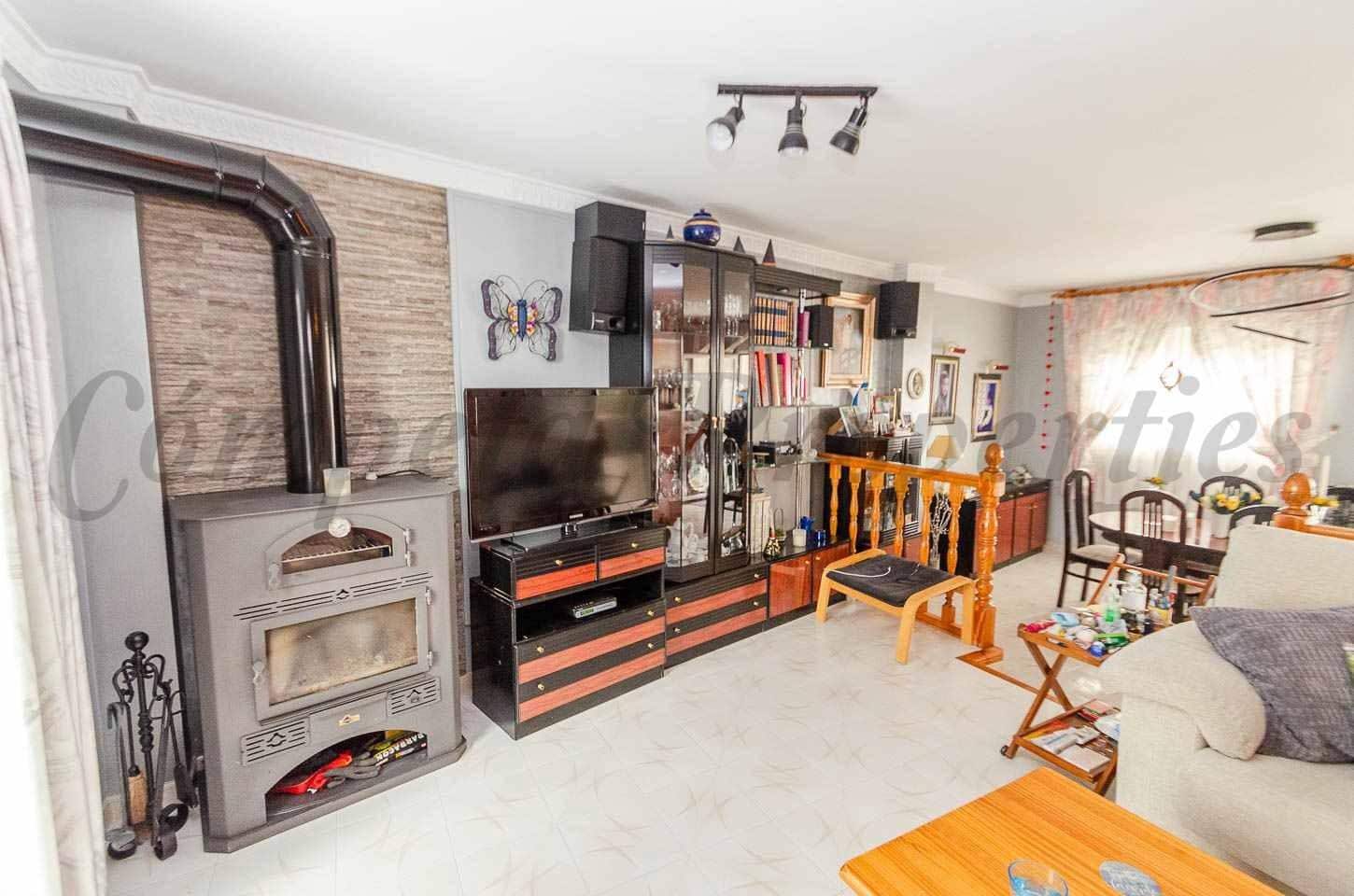 5 makuuhuone Omakotitalo myytävänä paikassa Competa mukana uima-altaan 
autotalli - 649 000 € (Ref: 10076252)
