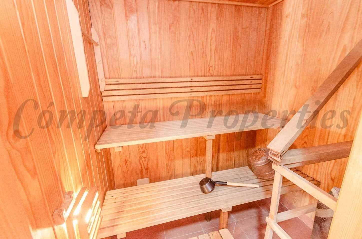 5 makuuhuone Omakotitalo myytävänä paikassa Competa mukana uima-altaan 
autotalli - 649 000 € (Ref: 10076252)