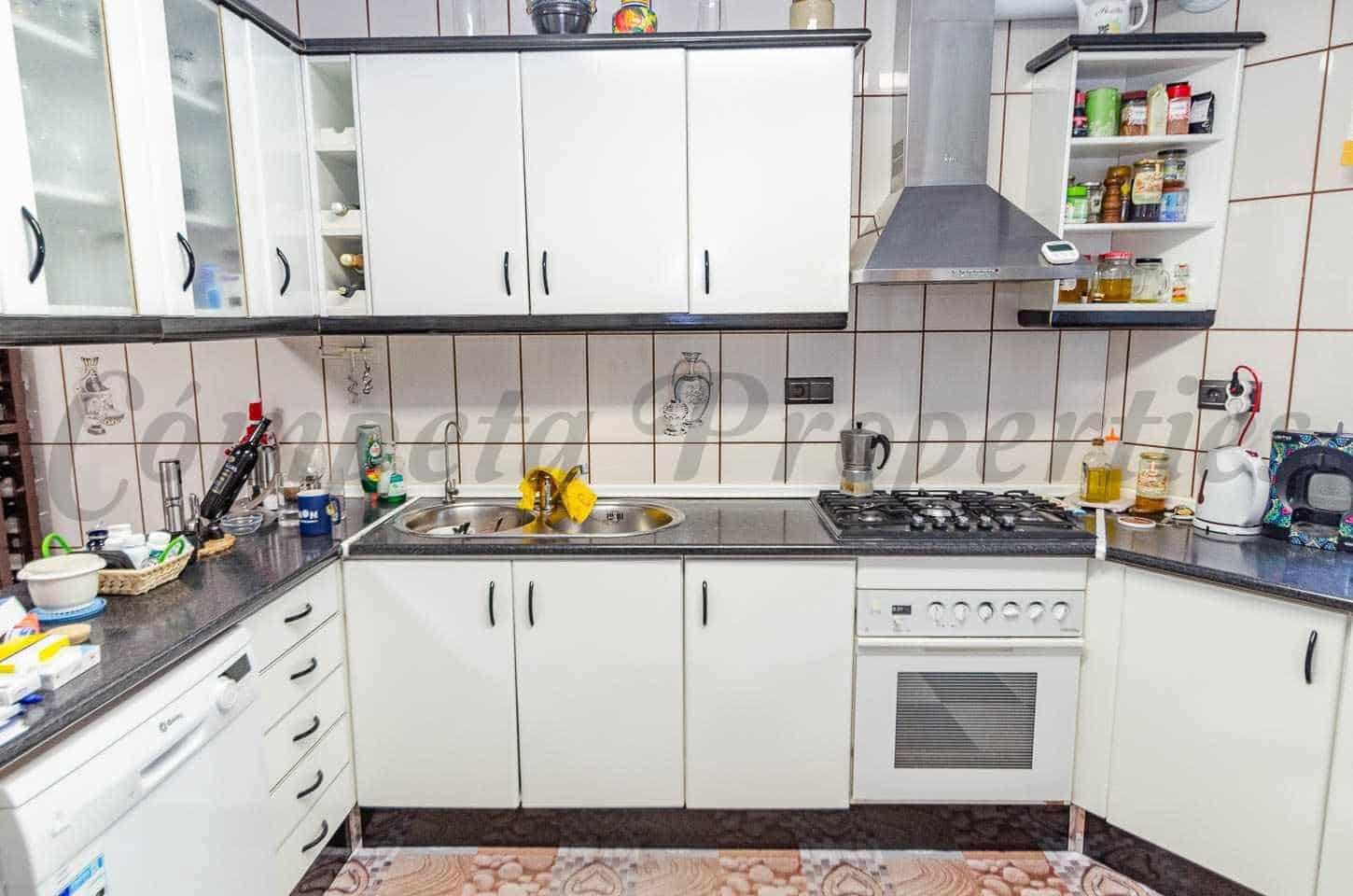 5 makuuhuone Omakotitalo myytävänä paikassa Competa mukana uima-altaan 
autotalli - 649 000 € (Ref: 10076252)