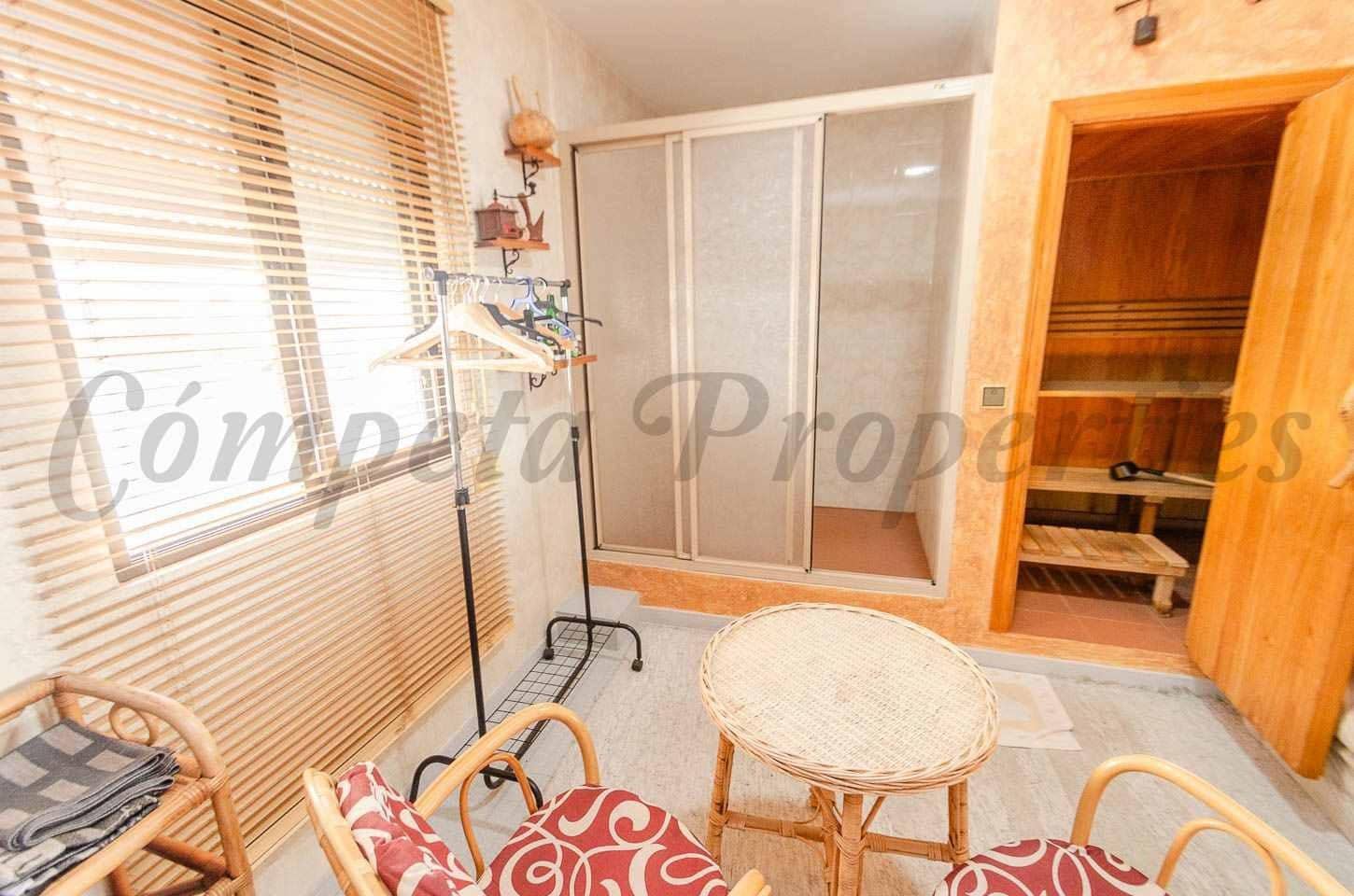 5 makuuhuone Omakotitalo myytävänä paikassa Competa mukana uima-altaan 
autotalli - 649 000 € (Ref: 10076252)