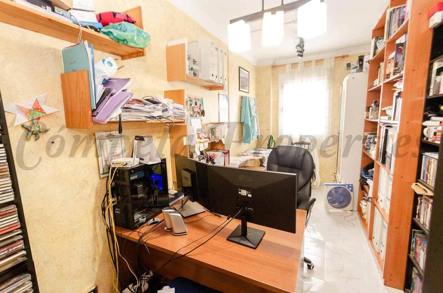 5 makuuhuone Omakotitalo myytävänä paikassa Competa mukana uima-altaan 
autotalli - 649 000 € (Ref: 10076252)