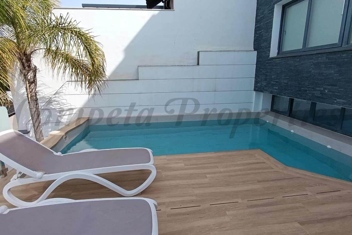 4 quarto Casa em Banda para venda em Nerja com piscina garagem - 780 000 € (Ref: 10076259)