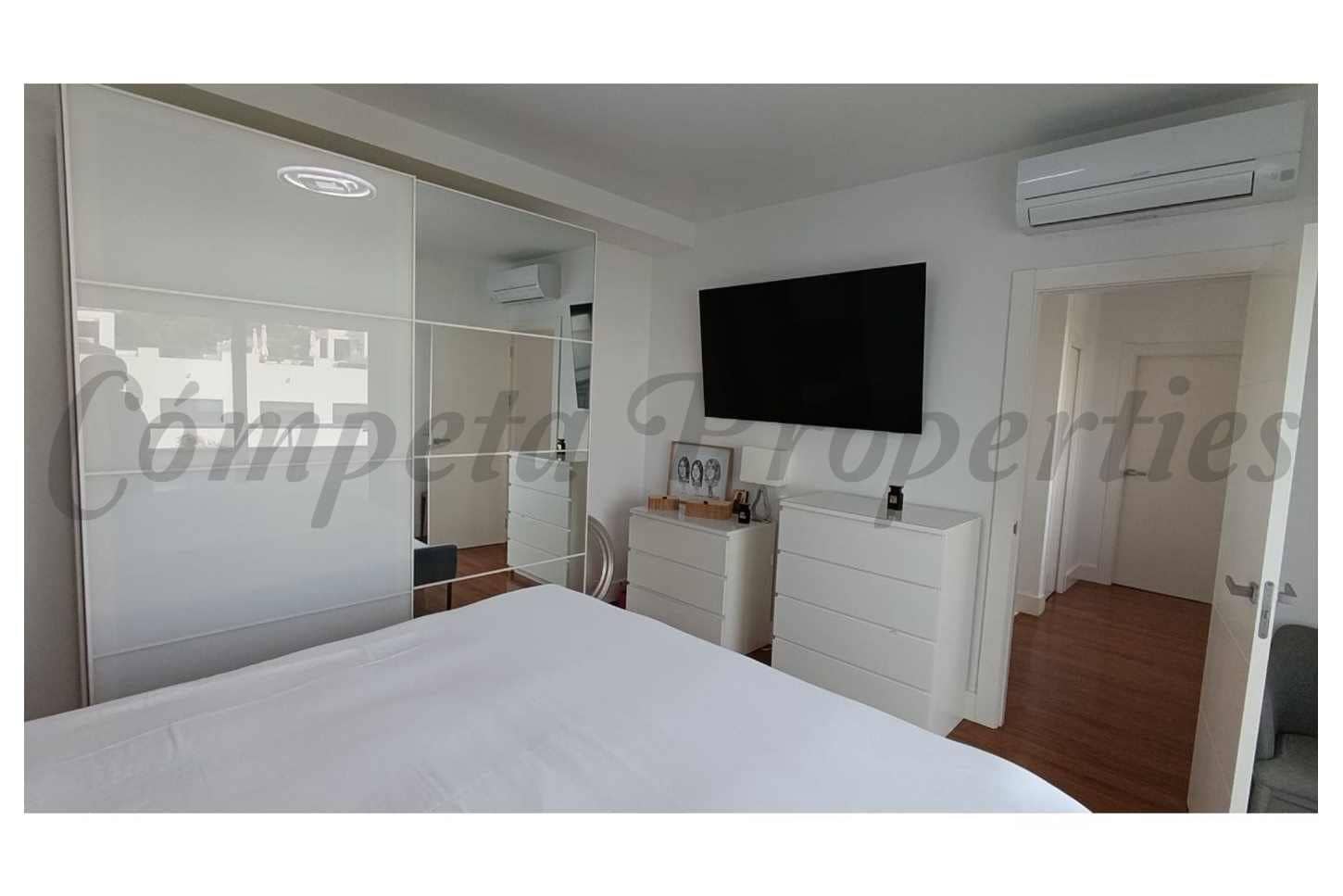 4 quarto Casa em Banda para venda em Nerja com piscina garagem - 780 000 € (Ref: 10076259)