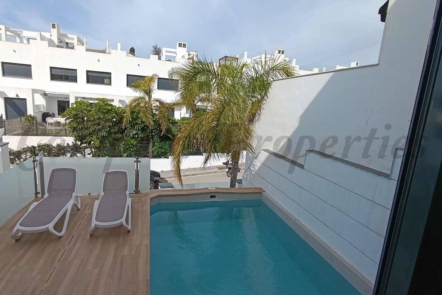4 quarto Casa em Banda para venda em Nerja com piscina garagem - 780 000 € (Ref: 10076259)