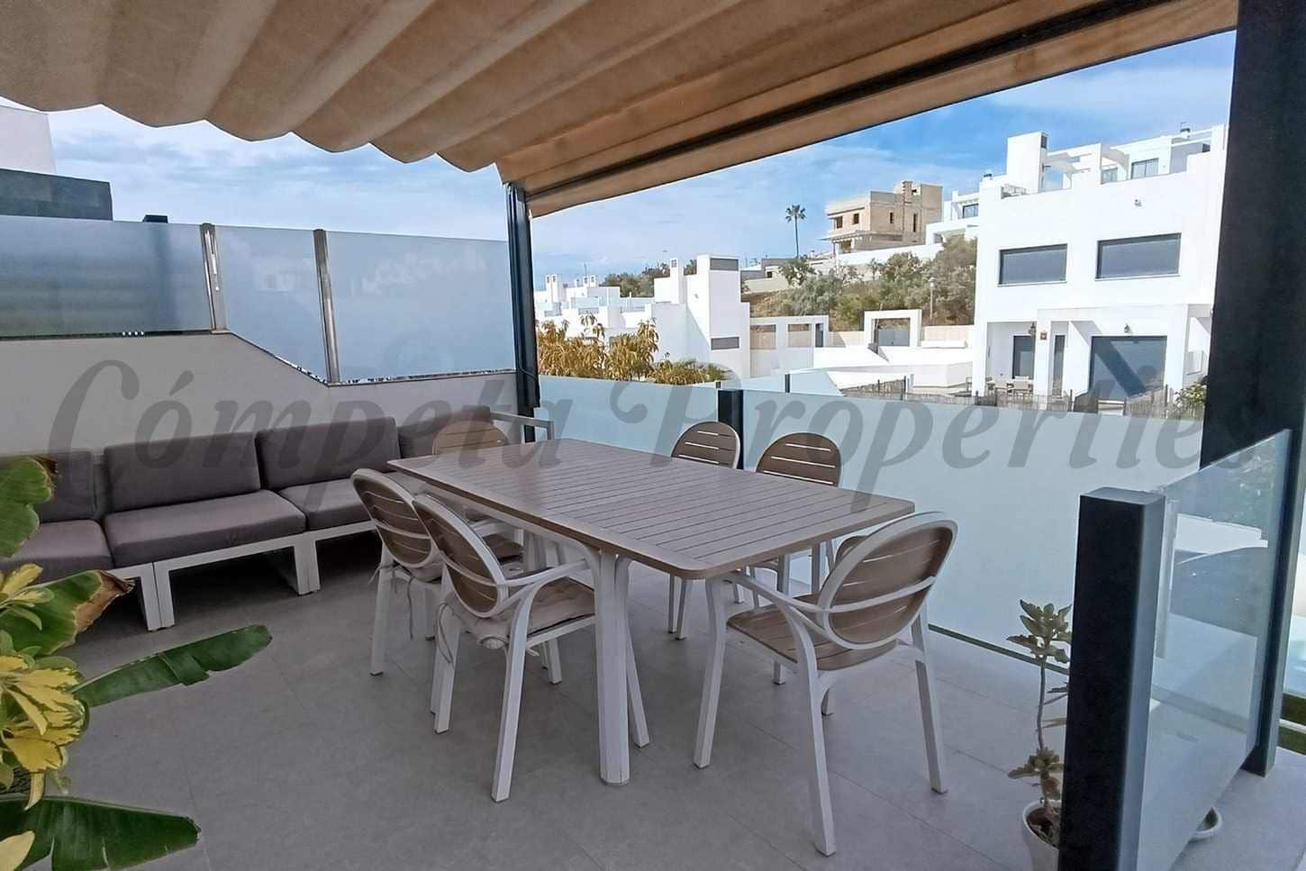 4 quarto Casa em Banda para venda em Nerja com piscina garagem - 780 000 € (Ref: 10076259)