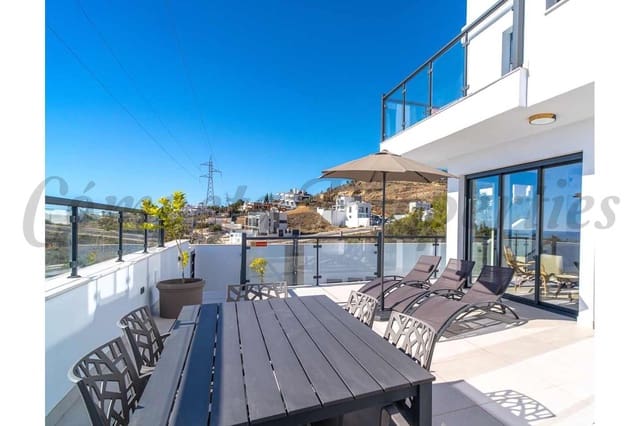 3 chambre Villa/Maison à vendre à Capistrano, Nerja avec piscine garage - 789 000 € (Ref: 10076260)