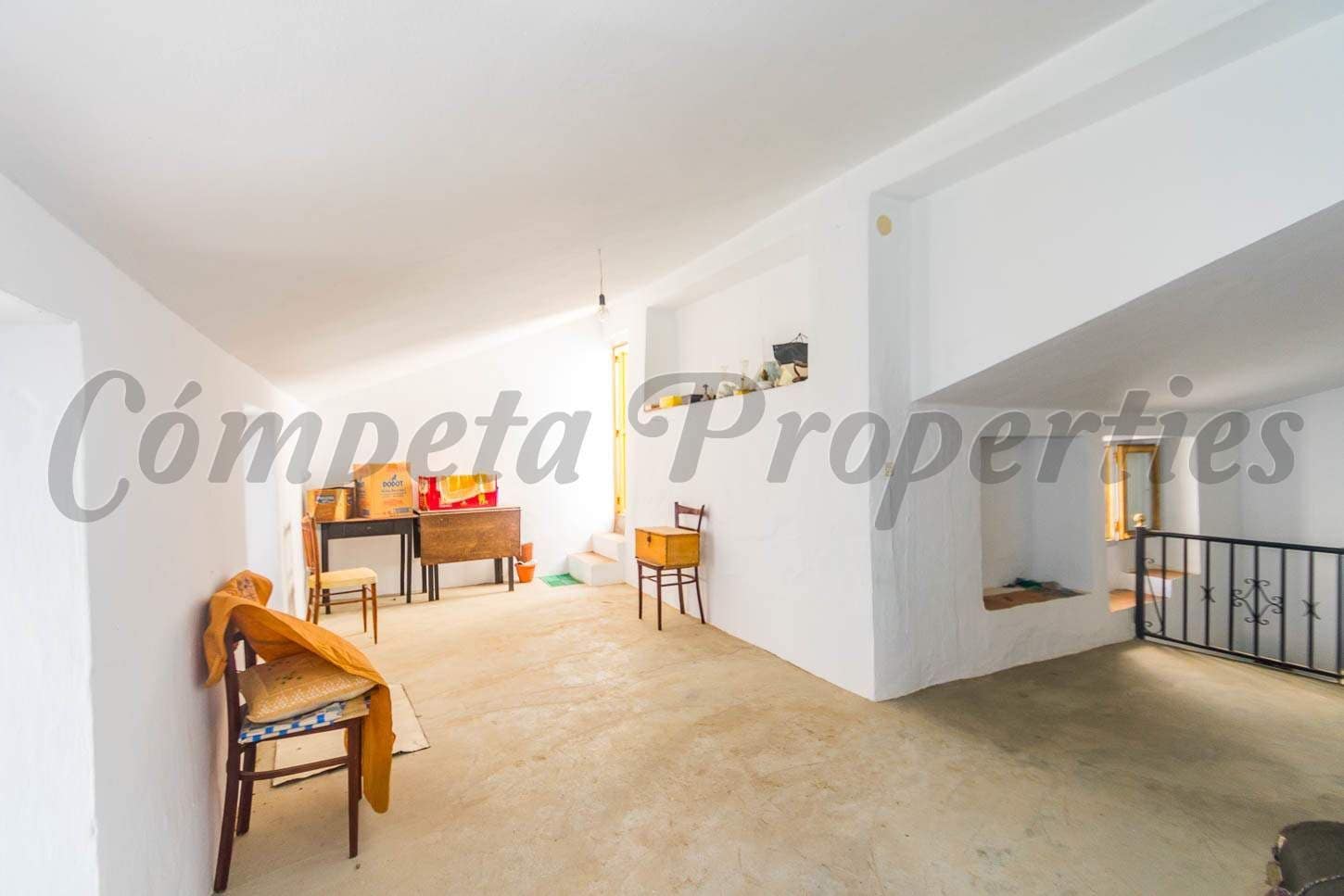 4 makuuhuone Omakotitalo myytävänä paikassa Competa - 161 000 € (Ref: 10076271)