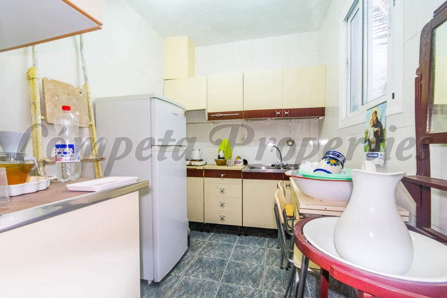 4 makuuhuone Omakotitalo myytävänä paikassa Competa - 161 000 € (Ref: 10076271)