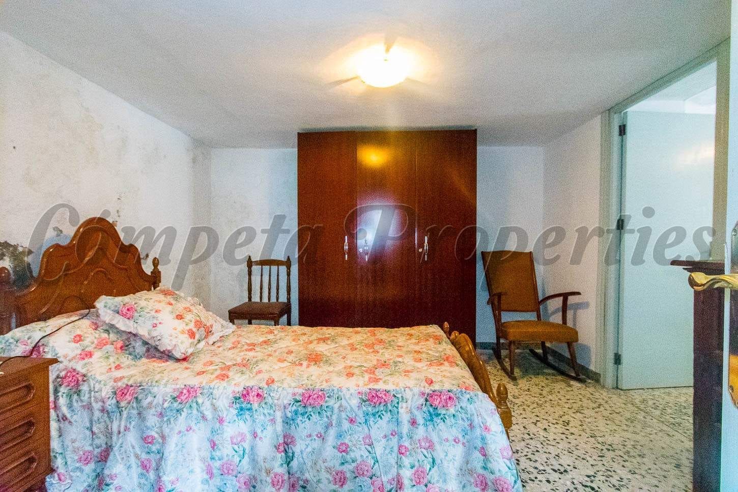 4 makuuhuone Omakotitalo myytävänä paikassa Competa - 161 000 € (Ref: 10076271)