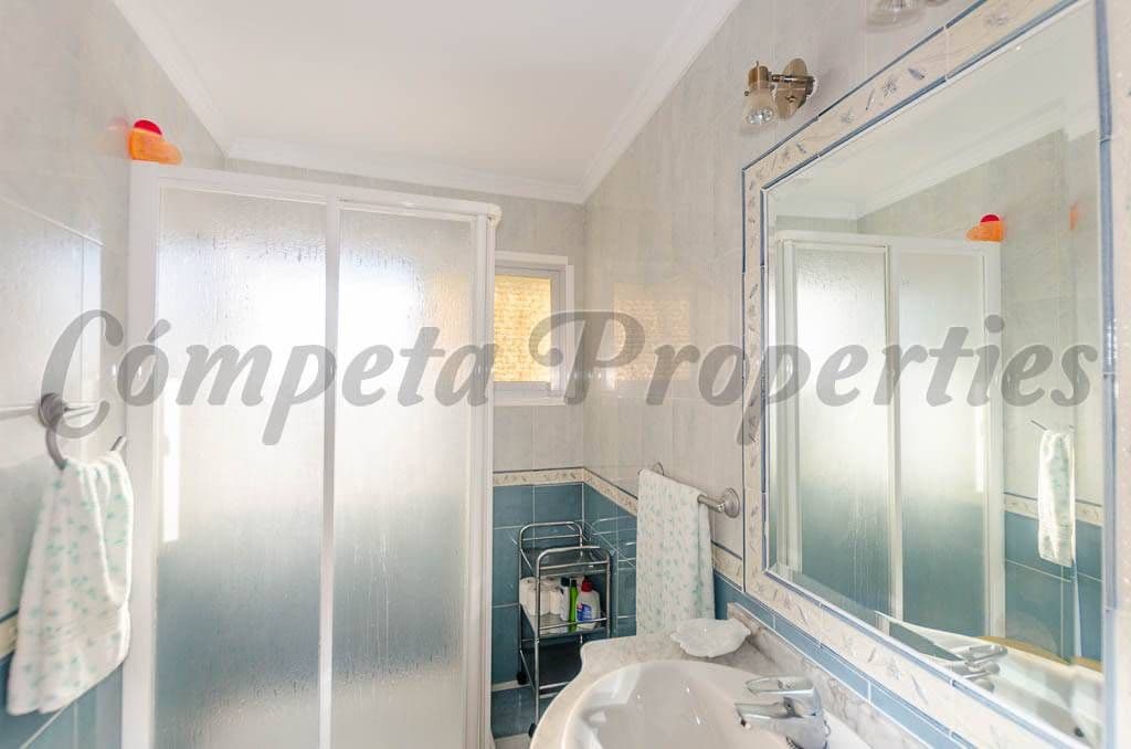 4 bedroom Townhouse for sale in Competa - € 189,000 (Ref: 10076274)