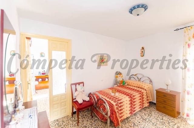 4 bedroom Townhouse for sale in Cómpeta - € 189,000 (Ref: 10076274)