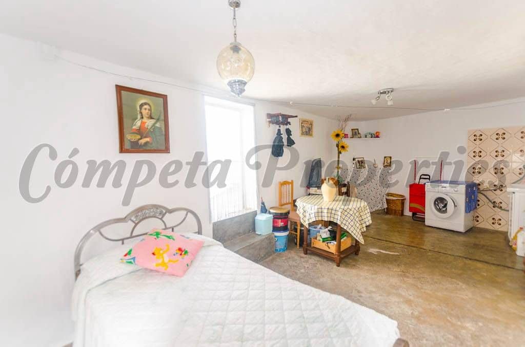 4 bedroom Townhouse for sale in Competa - € 189,000 (Ref: 10076274)