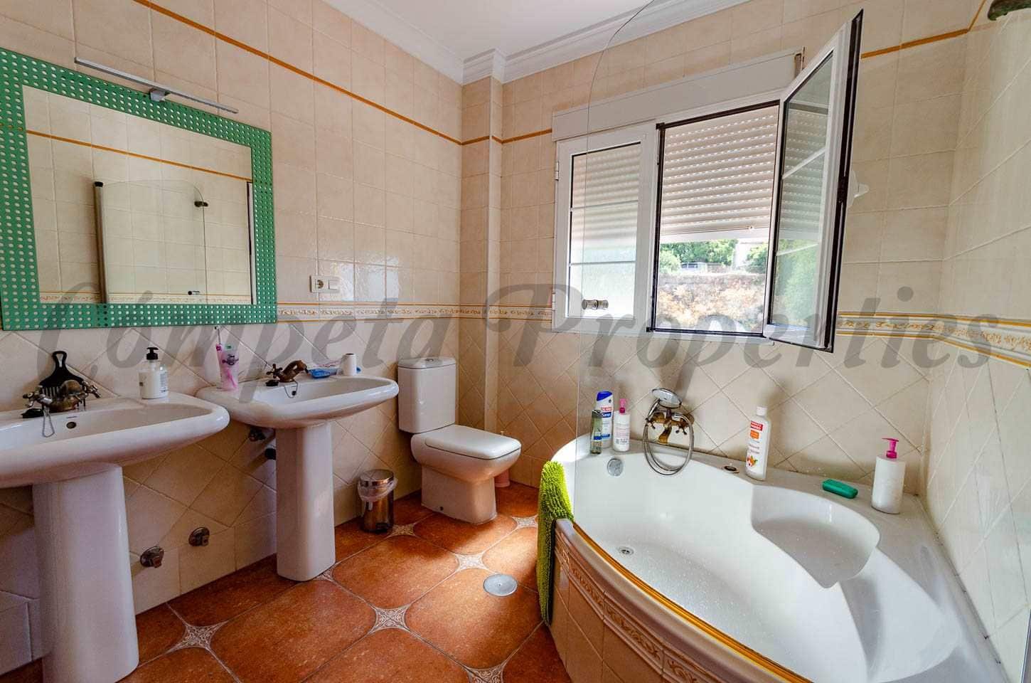 4 bedroom Townhouse for sale in Canillas de Albaida with pool garage - € 435,000 (Ref: 10076280)