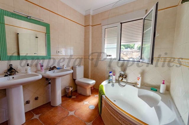 4 bedroom Townhouse for sale in Canillas de Albaida with pool garage - € 435,000 (Ref: 10076280)