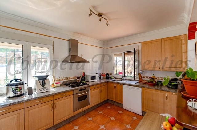 4 bedroom Townhouse for sale in Canillas de Albaida with pool garage - € 435,000 (Ref: 10076280)