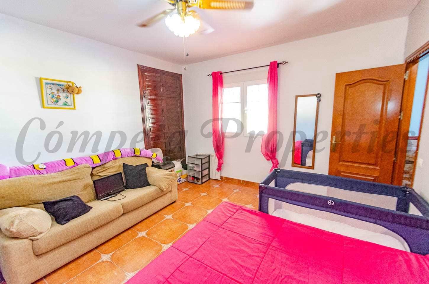 4 bedroom Townhouse for sale in Canillas de Albaida with pool garage - € 435,000 (Ref: 10076280)