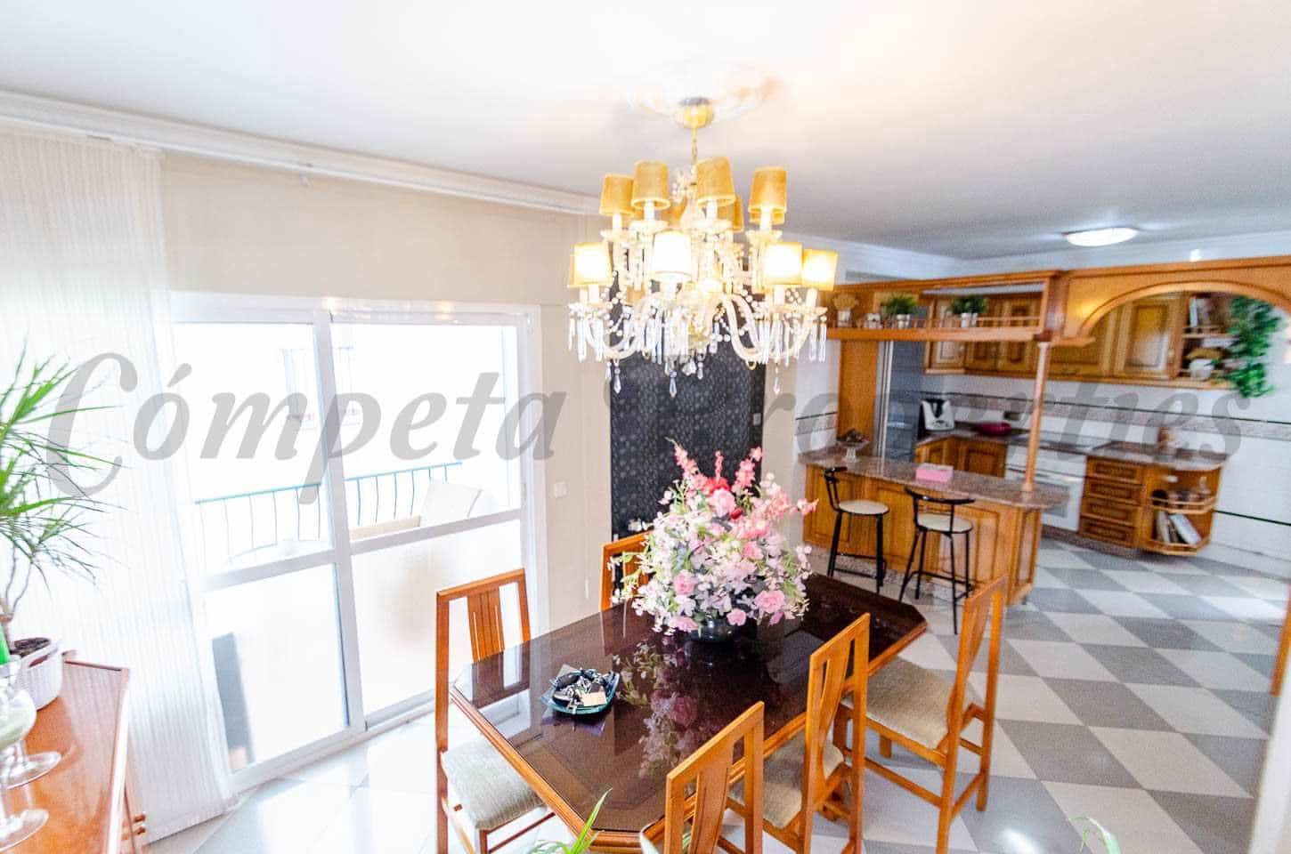 5 bedroom Townhouse for sale in Canillas de Albaida - € 169,000 (Ref: 10076281)