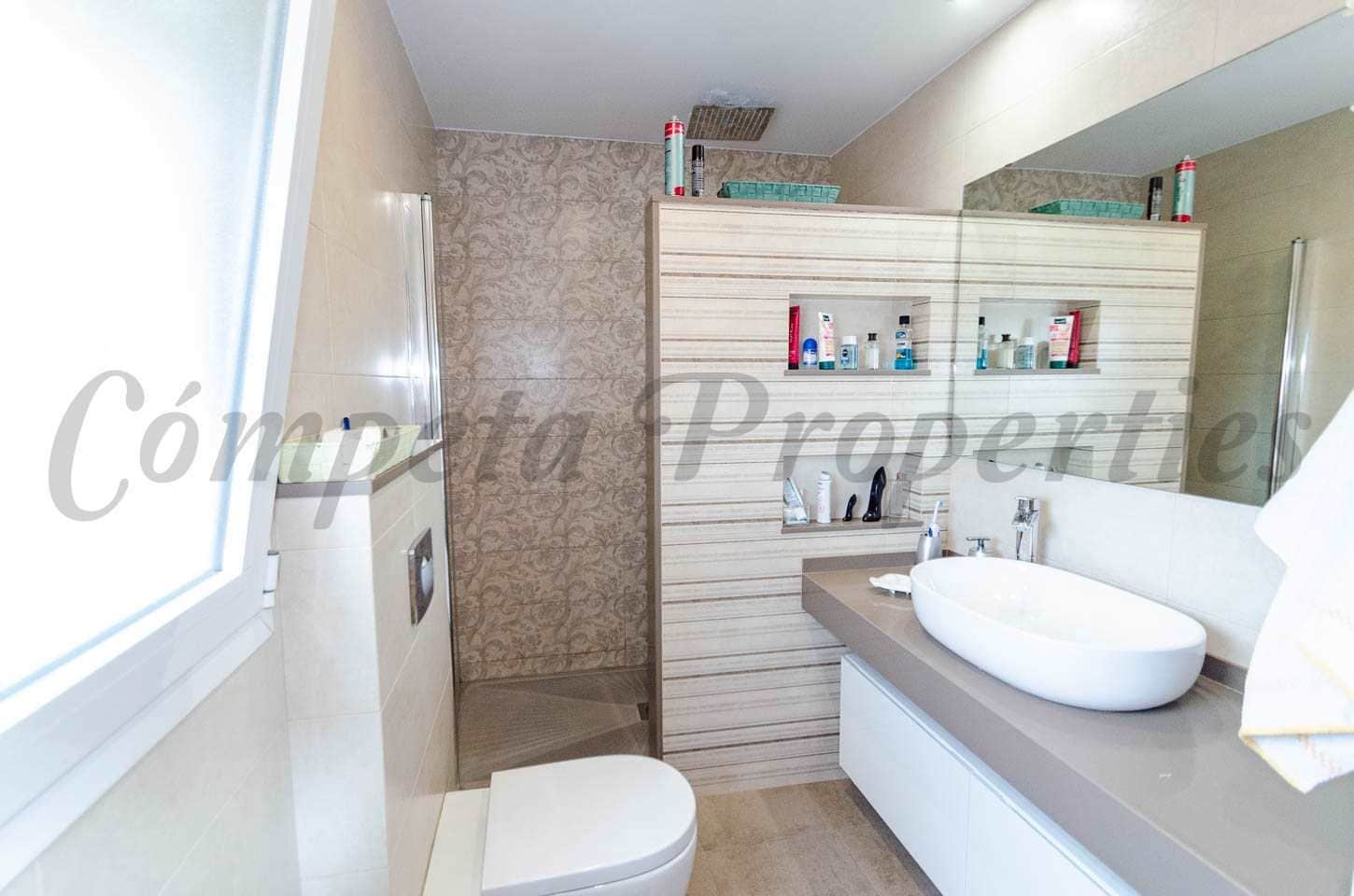 5 bedroom Townhouse for sale in Canillas de Albaida - € 169,000 (Ref: 10076281)