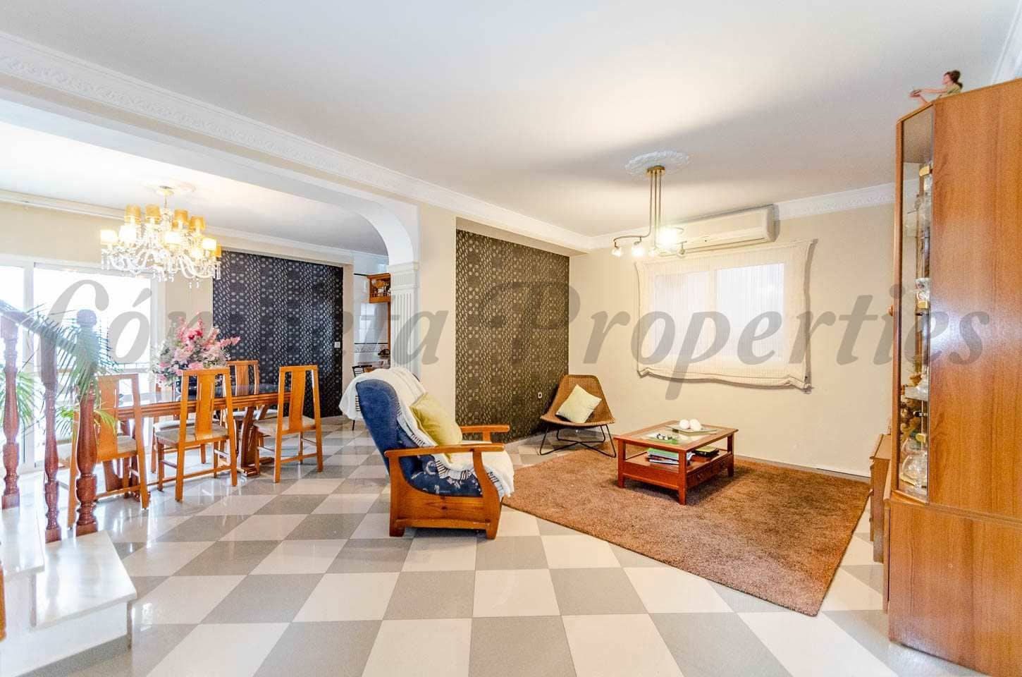 5 bedroom Townhouse for sale in Canillas de Albaida - € 169,000 (Ref: 10076281)