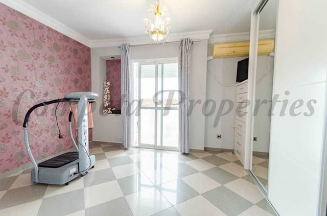 5 bedroom Townhouse for sale in Canillas de Albaida - € 169,000 (Ref: 10076281)