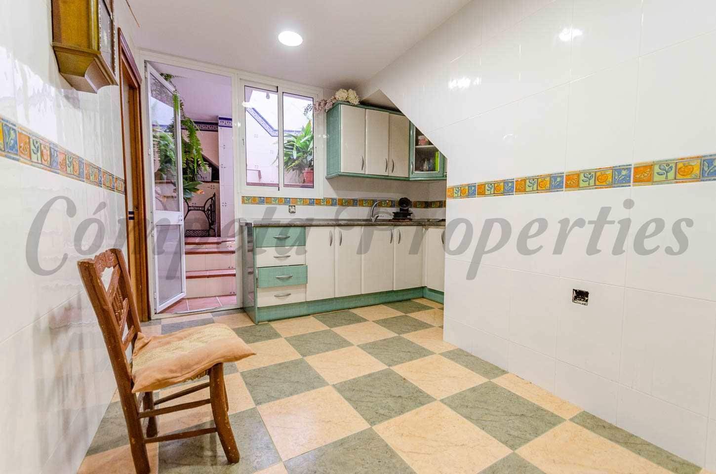 5 bedroom Townhouse for sale in Canillas de Albaida - € 169,000 (Ref: 10076281)