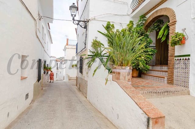 5 bedroom Townhouse for sale in Canillas de Albaida - € 169,000 (Ref: 10076281)