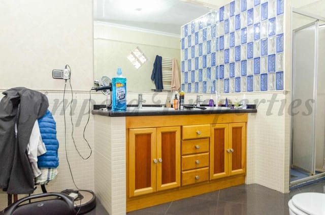 4 chambre Maison de Ville à vendre à Canillas de Albaida avec garage - 735 000 € (Ref: 10076282)