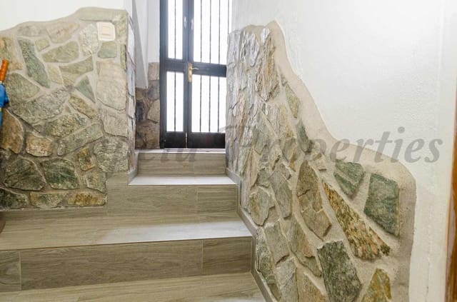 4 chambre Maison de Ville à vendre à Canillas de Albaida avec garage - 735 000 € (Ref: 10076282)