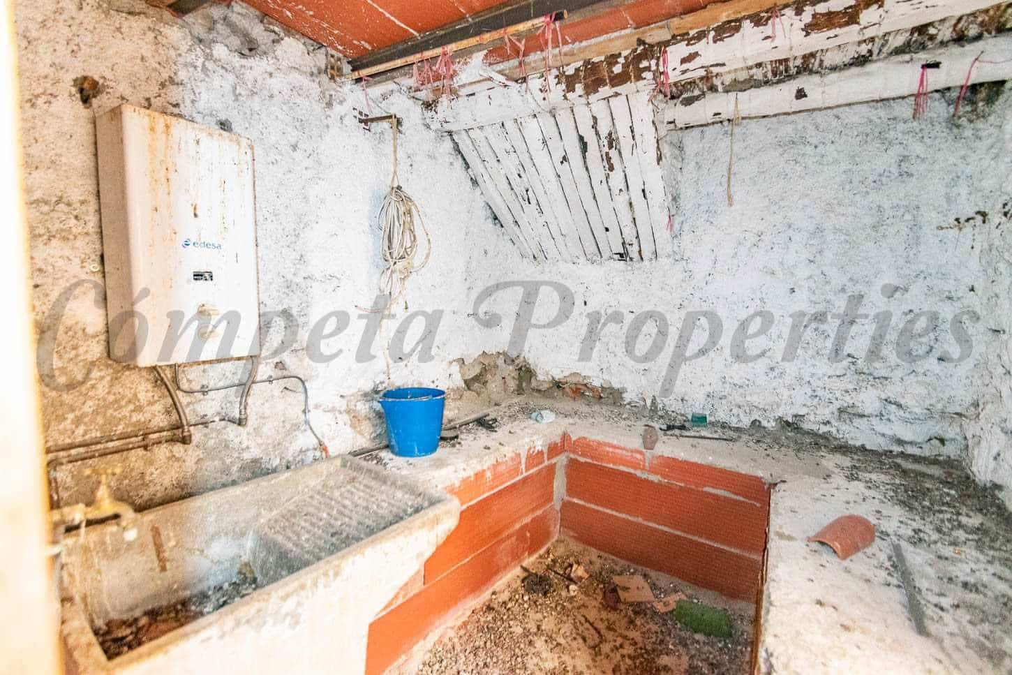 3 slaapkamer Huis te koop in Sedella - € 41.000 (Ref: 10076285)