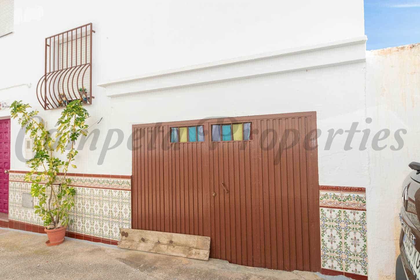5 bedroom Townhouse for sale in Competa with garage - € 168,000 (Ref: 10076289)