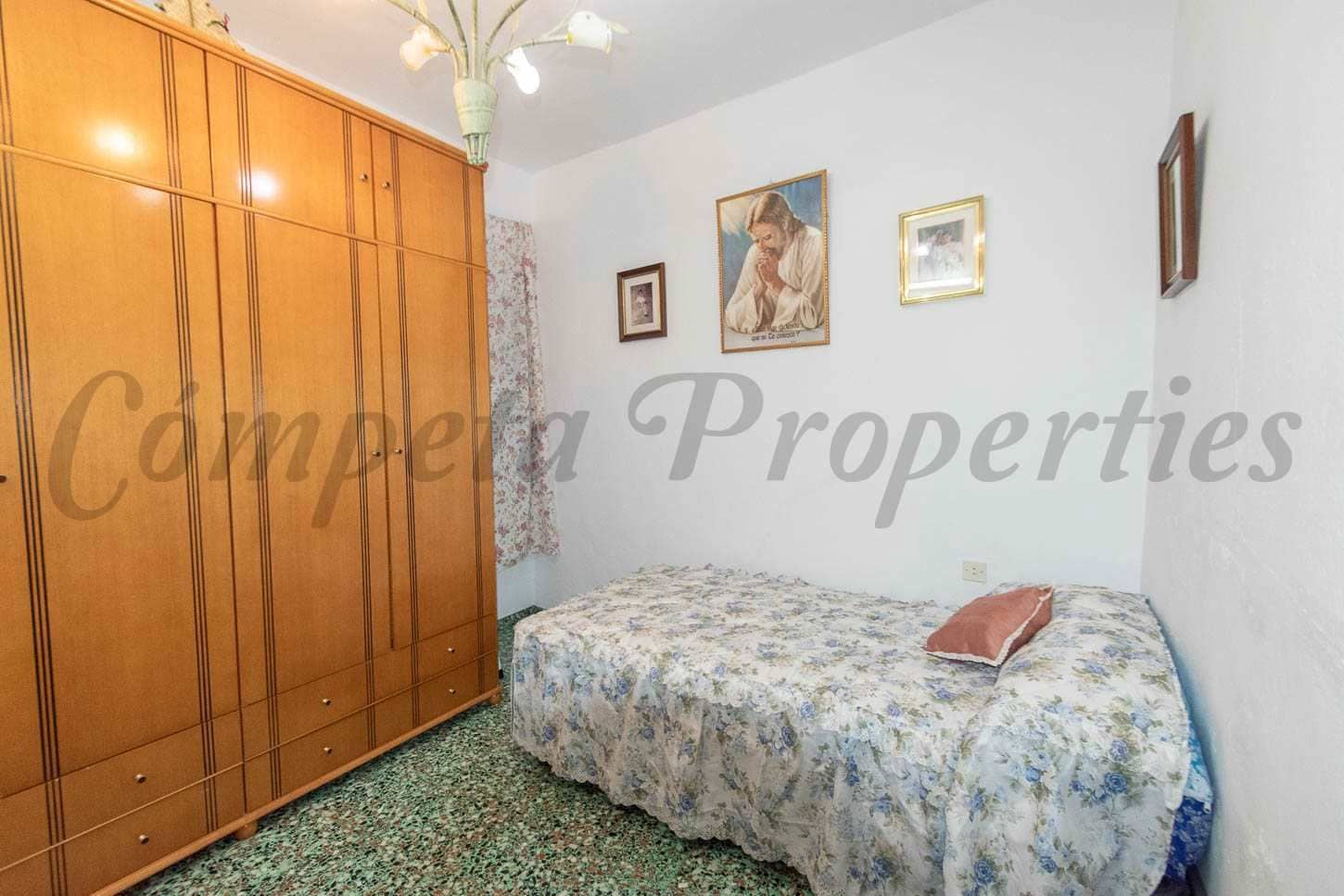 5 bedroom Townhouse for sale in Competa with garage - € 168,000 (Ref: 10076289)