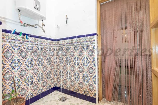 5 bedroom Townhouse for sale in Cómpeta with garage - € 168,000 (Ref: 10076289)