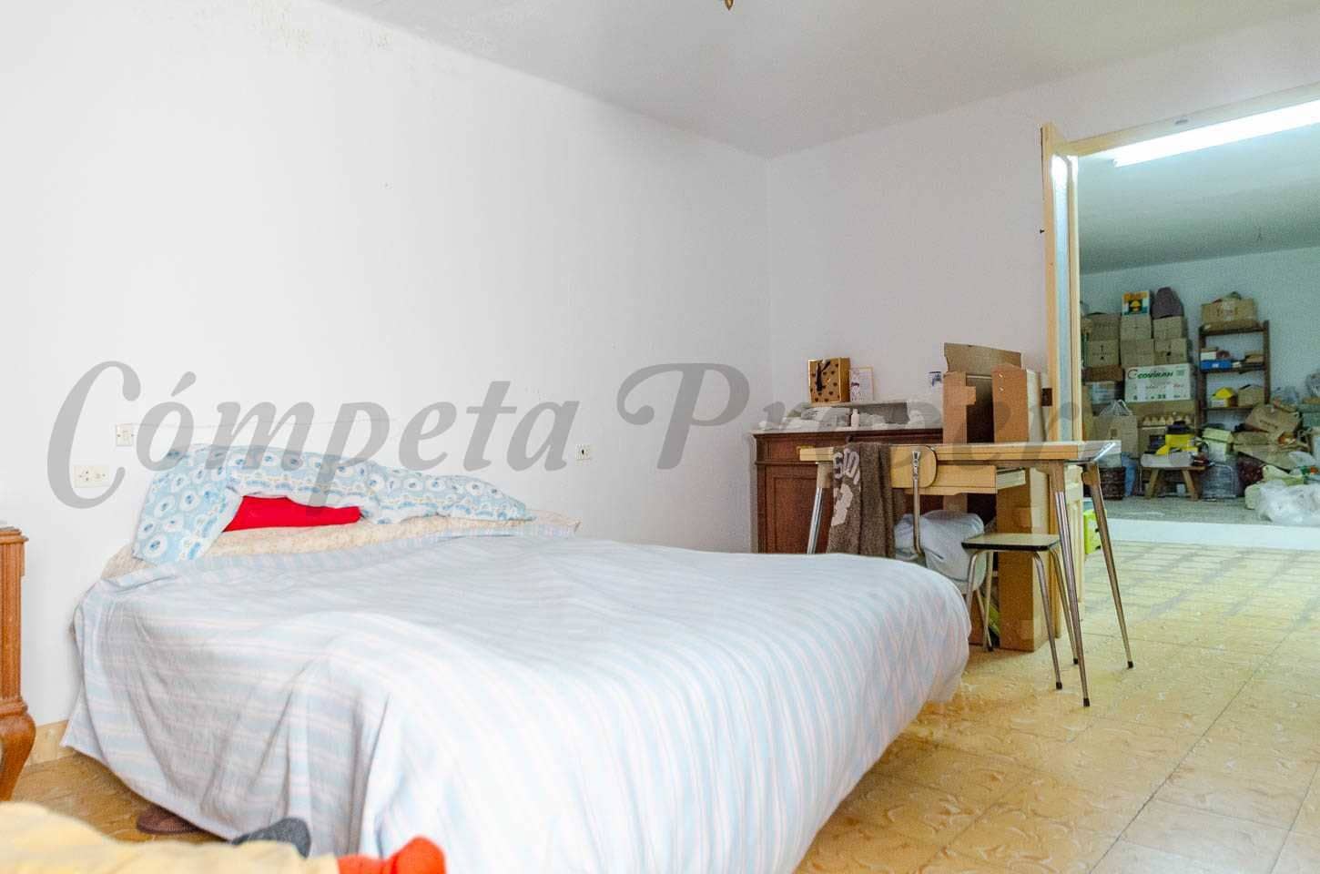 Casa de 4 habitaciones en Cómpeta en venta - 135.000 € (Ref: 10076290)