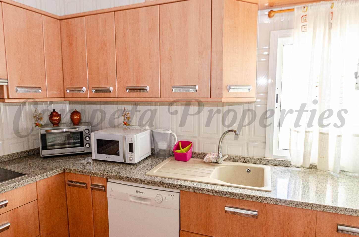 4 makuuhuone Omakotitalo myytävänä paikassa Competa - 170 000 € (Ref: 10076298)