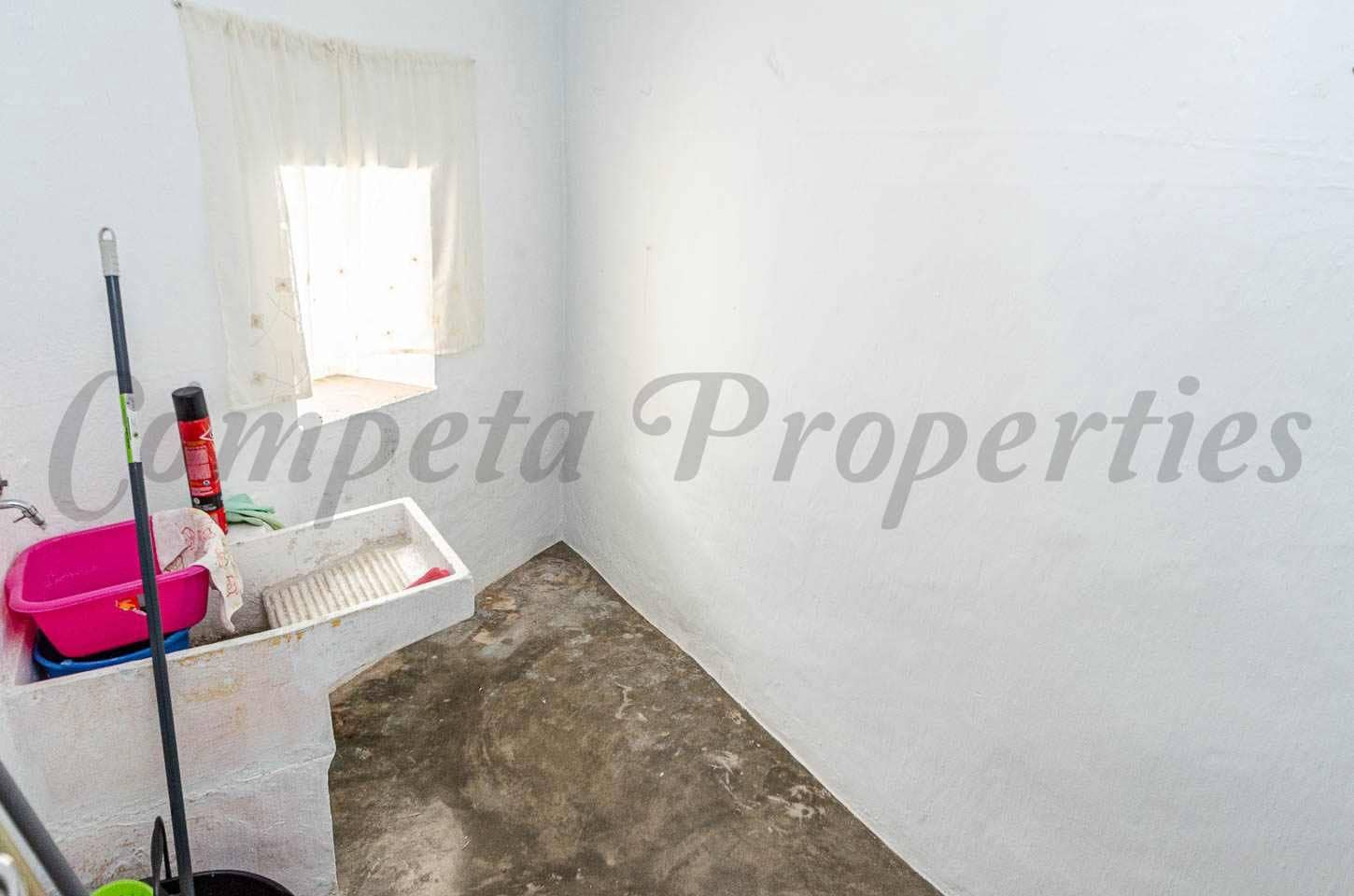 4 makuuhuone Omakotitalo myytävänä paikassa Competa - 170 000 € (Ref: 10076298)