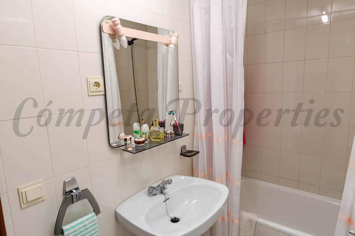 Casa de 1 habitación en Cómpeta en venta - 115.000 € (Ref: 10076299)