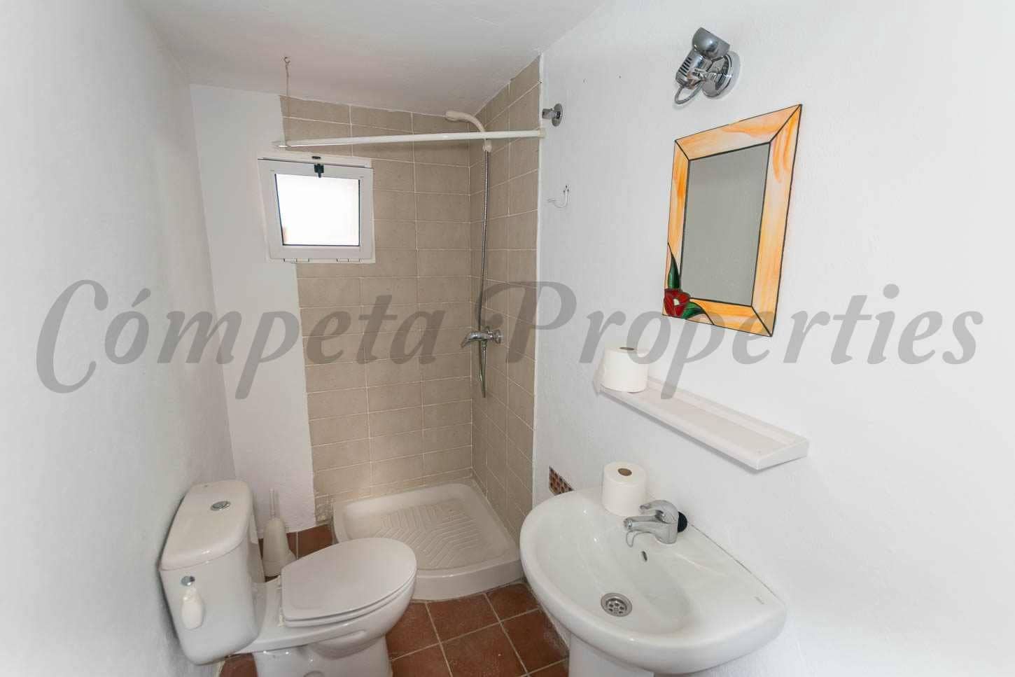 4 makuuhuone Omakotitalo myytävänä paikassa Competa - 174 000 € (Ref: 10076300)