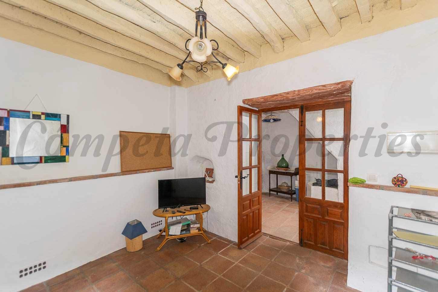 4 makuuhuone Omakotitalo myytävänä paikassa Competa - 174 000 € (Ref: 10076300)