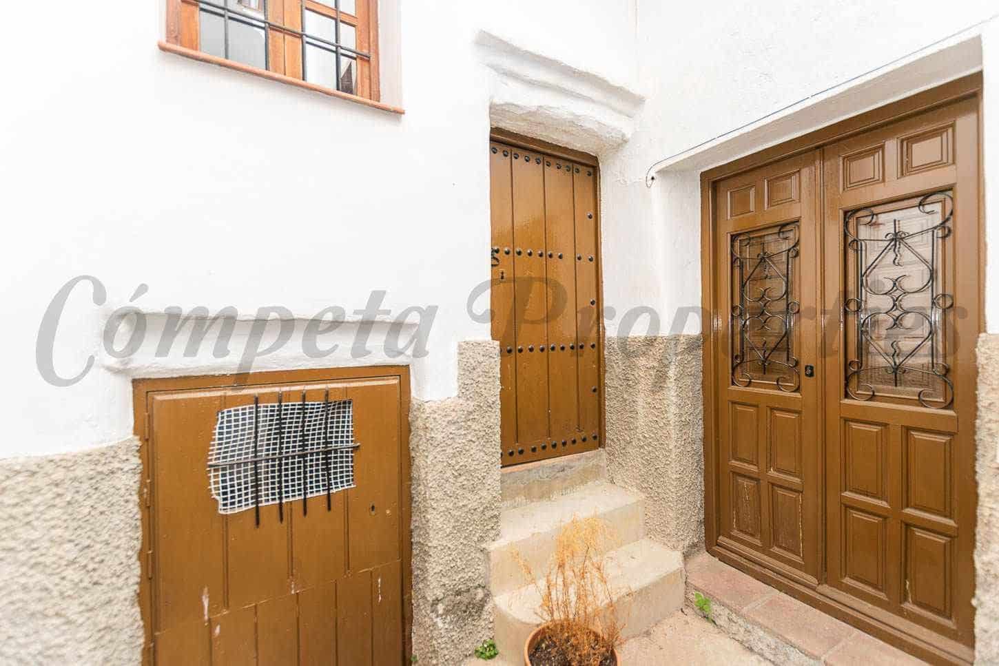 4 makuuhuone Omakotitalo myytävänä paikassa Competa - 174 000 € (Ref: 10076300)