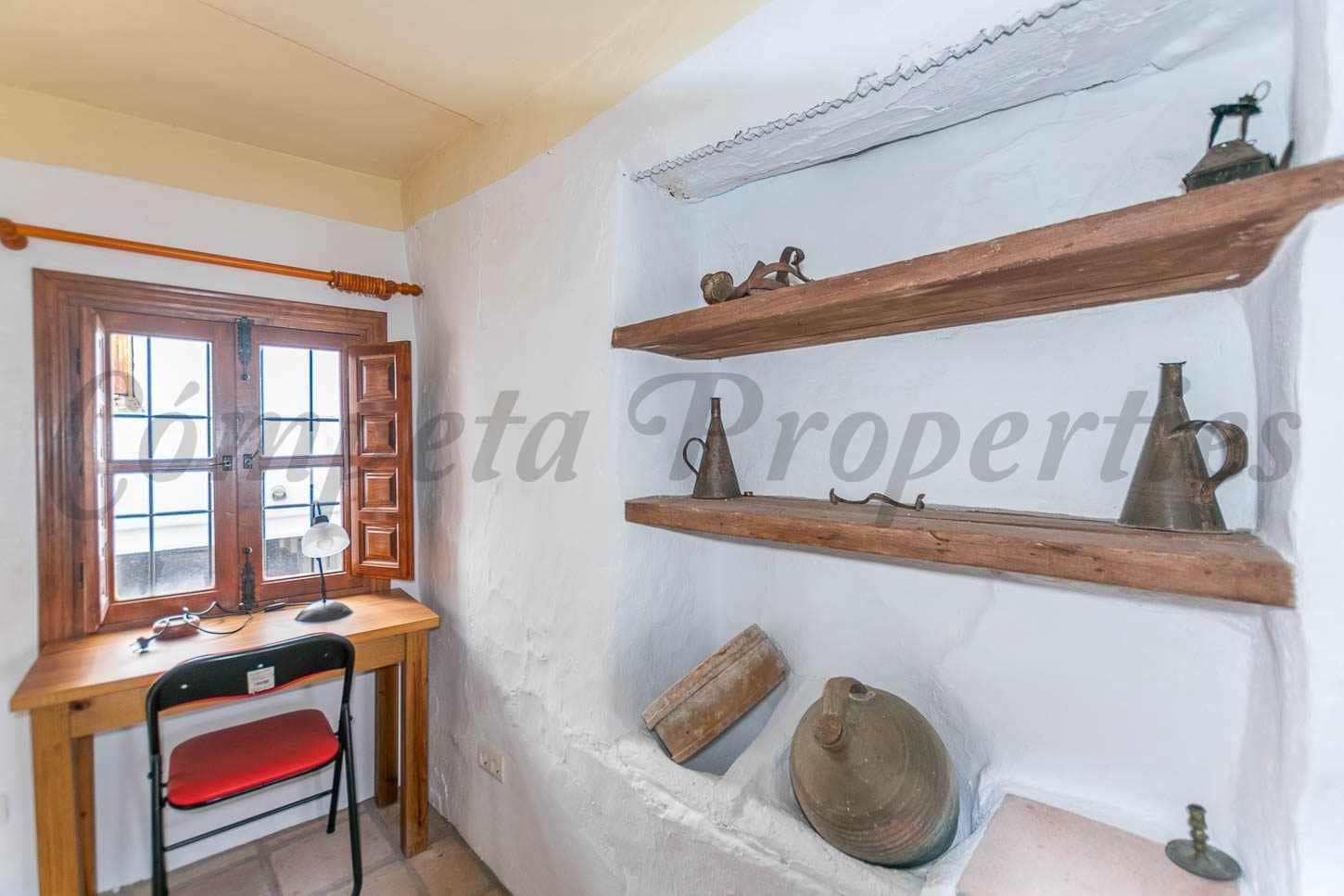 4 makuuhuone Omakotitalo myytävänä paikassa Competa - 174 000 € (Ref: 10076300)