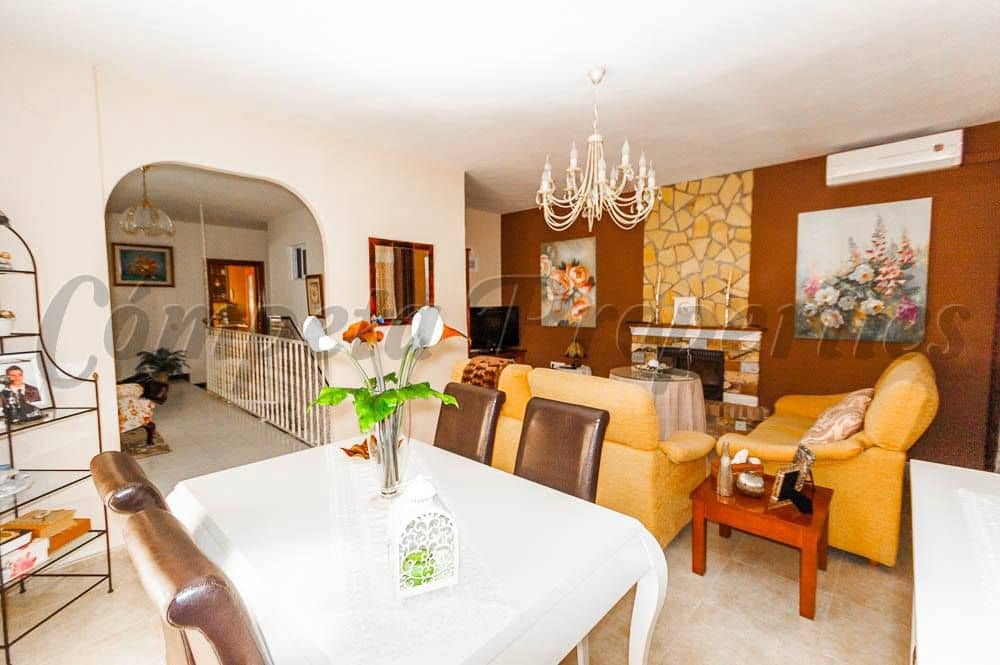 3 bedroom Townhouse for sale in Competa with garage - € 192,000 (Ref: 10076317)