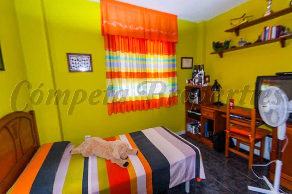 3 bedroom Townhouse for sale in Competa with garage - € 192,000 (Ref: 10076317)