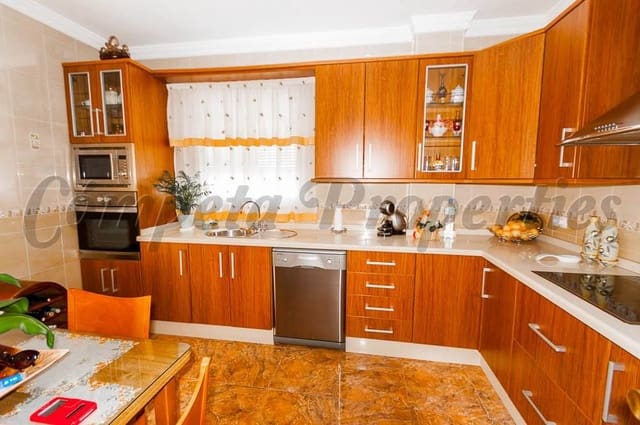 3 bedroom Townhouse for sale in Cómpeta with garage - € 192,000 (Ref: 10076317)