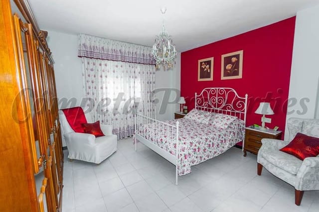 3 bedroom Townhouse for sale in Cómpeta with garage - € 192,000 (Ref: 10076317)